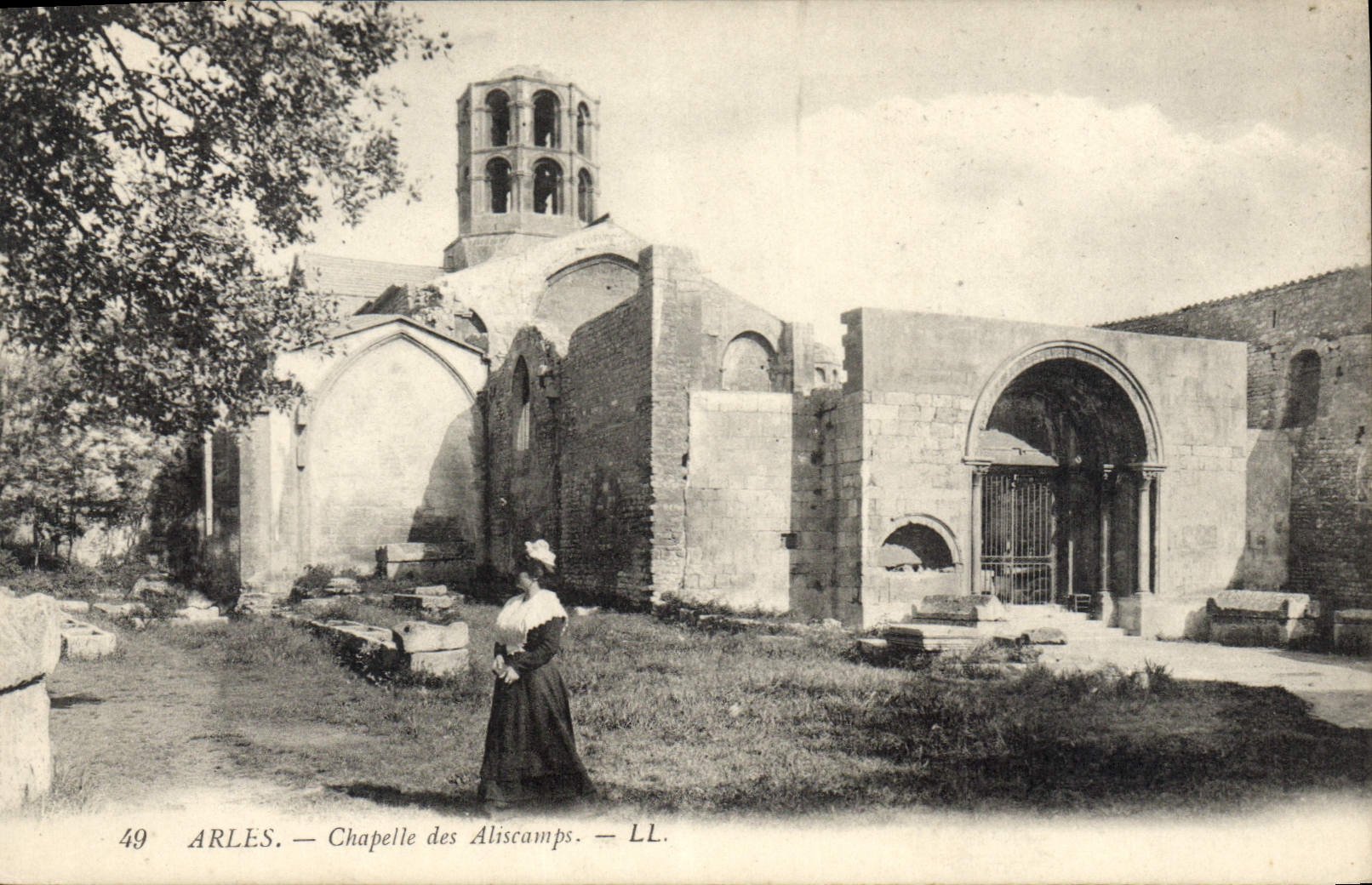 CPA Arles Chapelle des Aliscamps 
