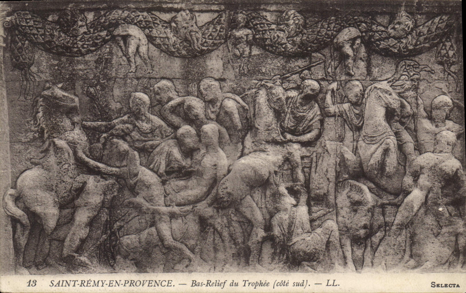 CPA Bas Relief du Trophee (cote sud) Aix en Provence