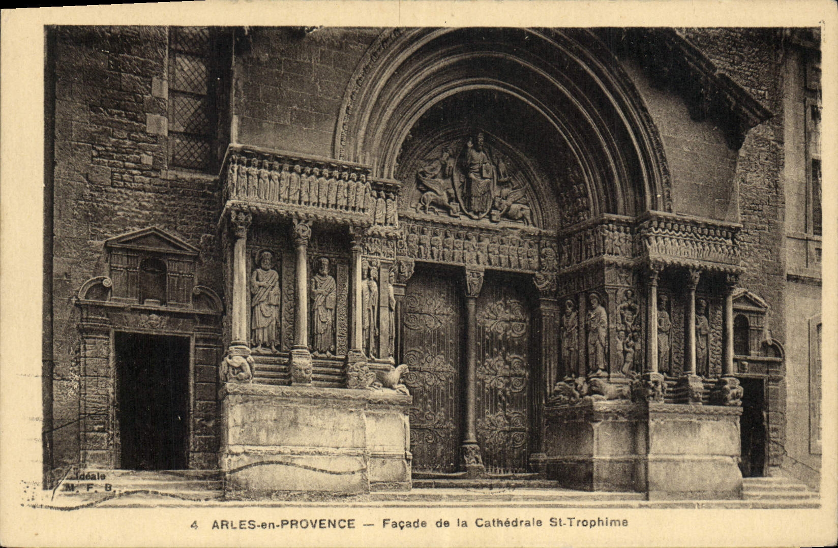 ARLES-en-PROVENCE — Façade de la Cathédrale St-Trophime — Idéale M.F.B.