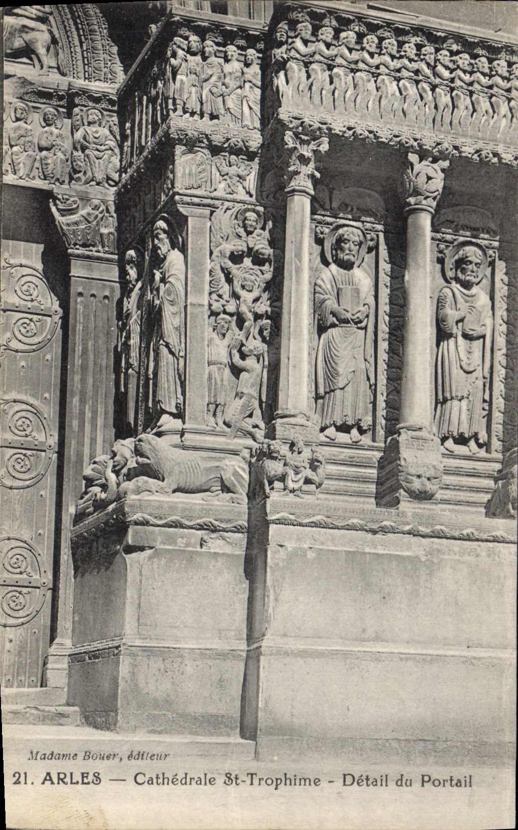 CPA Cathedrale St-Trophime - Detail du Portail Arles