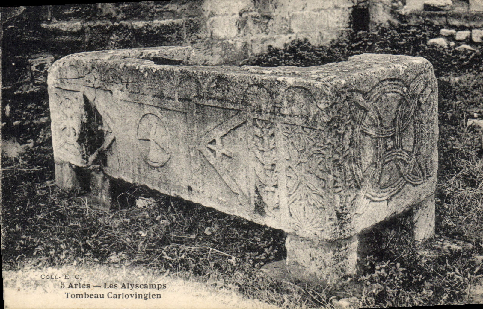 Tombeau carolingien — Les Alyscamps — Coll. E. C. - Recto