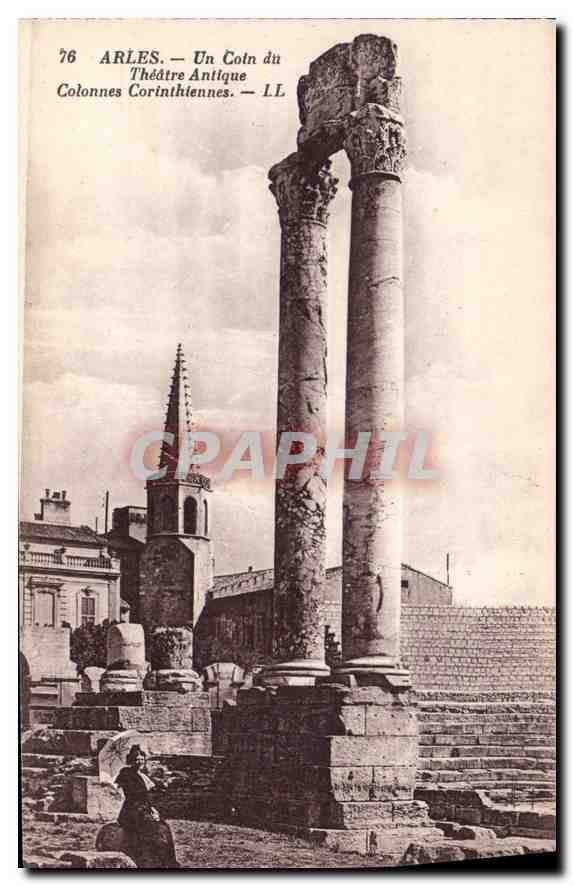 Arles — Un Coin du Théâtre Antique — Colonnes Corinthiennes — LL