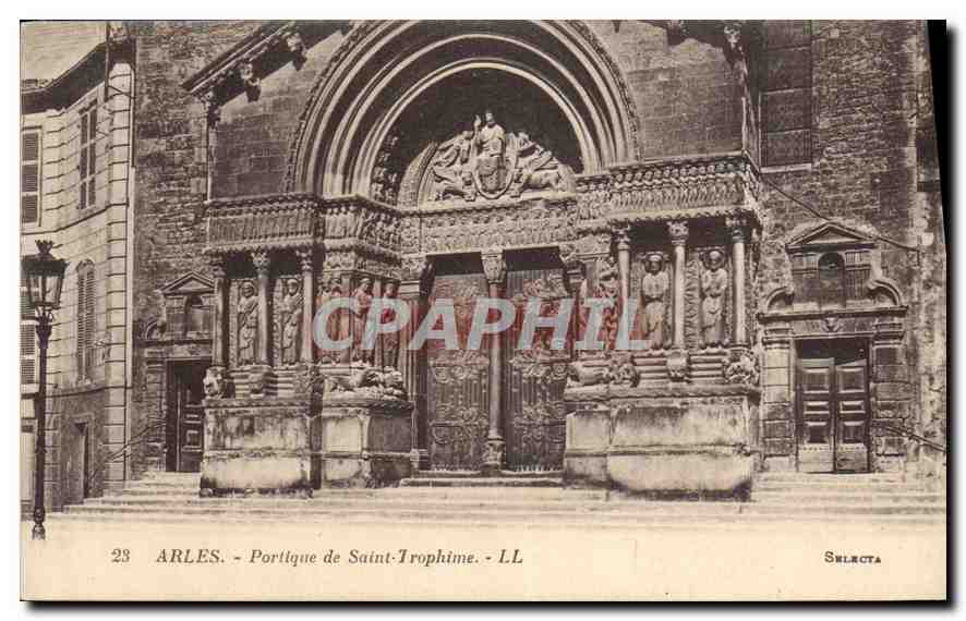 Arles — Portique de Saint-Trophime — Selecta