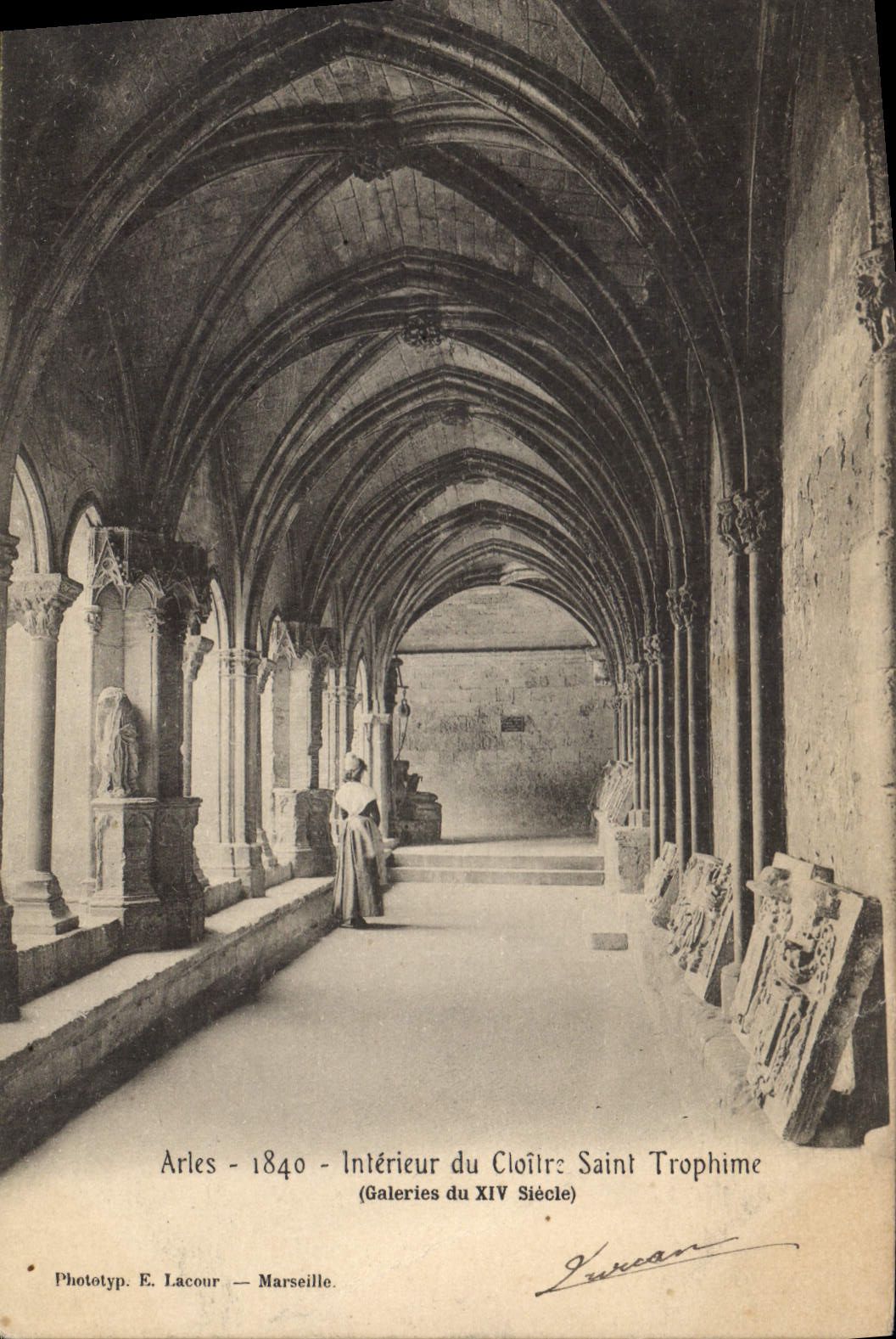 CPA Interieur du Cloitre Saint Trophime (Galeries du XIV Siecle)  Arles