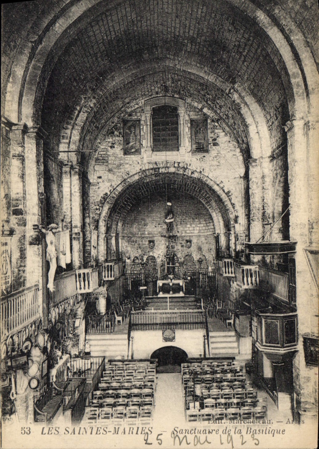 Les Saintes-Maries — Sanctuaire de la Basilique — Édit. Marchelet, Arles