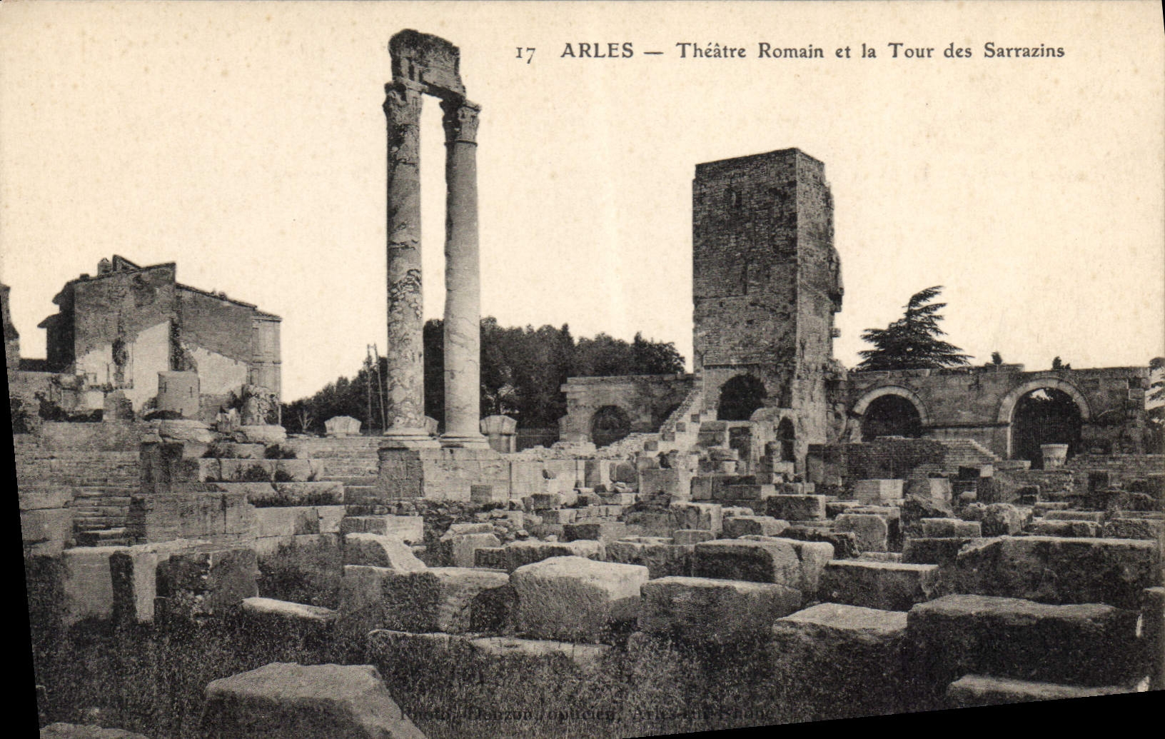Arles — Théâtre Romain et la Tour des Sarrazins — Éditeur : Hébert, Arles
