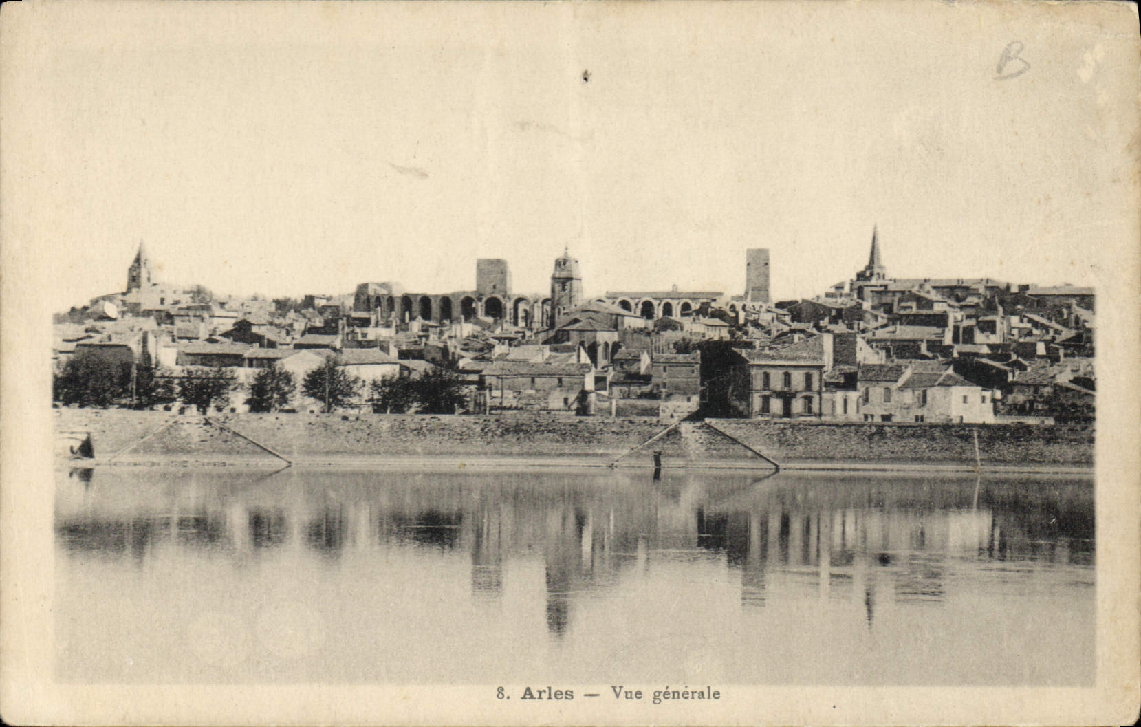 Arles — Vue générale — Éditions Correspondance