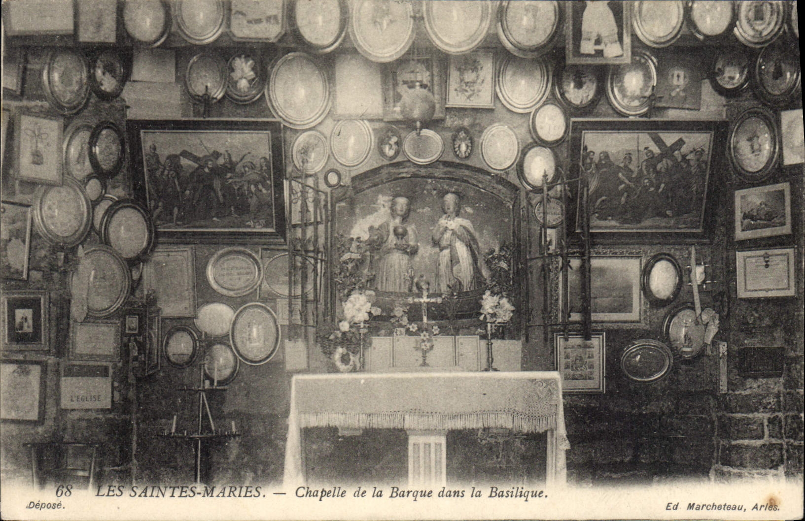 Les Saintes-Maries — Chapelle de la Barque dans la Basilique — Ed. Marcheteau, Arles