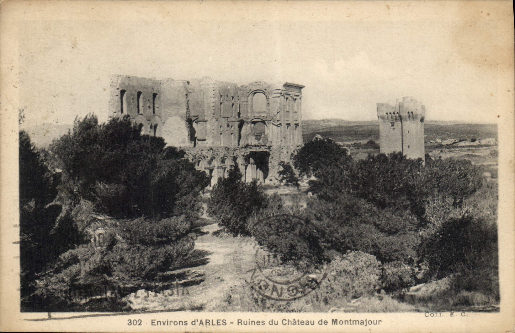 CPA Environs d'Arles - Ruines du Chateau de Montmajor