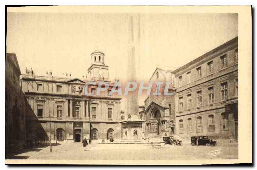 CPA Arles-sur-Rhone Place de l'Hotel de Ville