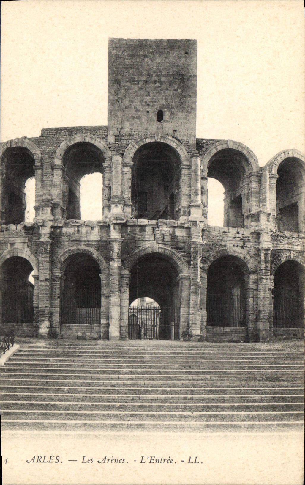 Arles — Les Arènes — L'Entrée — LL. — N°4