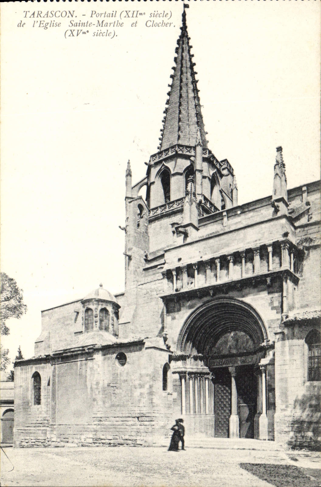 Tarascon - Portail (XIIe siècle) et Clocher (XVe siècle) de l'Église Sainte-Marthe