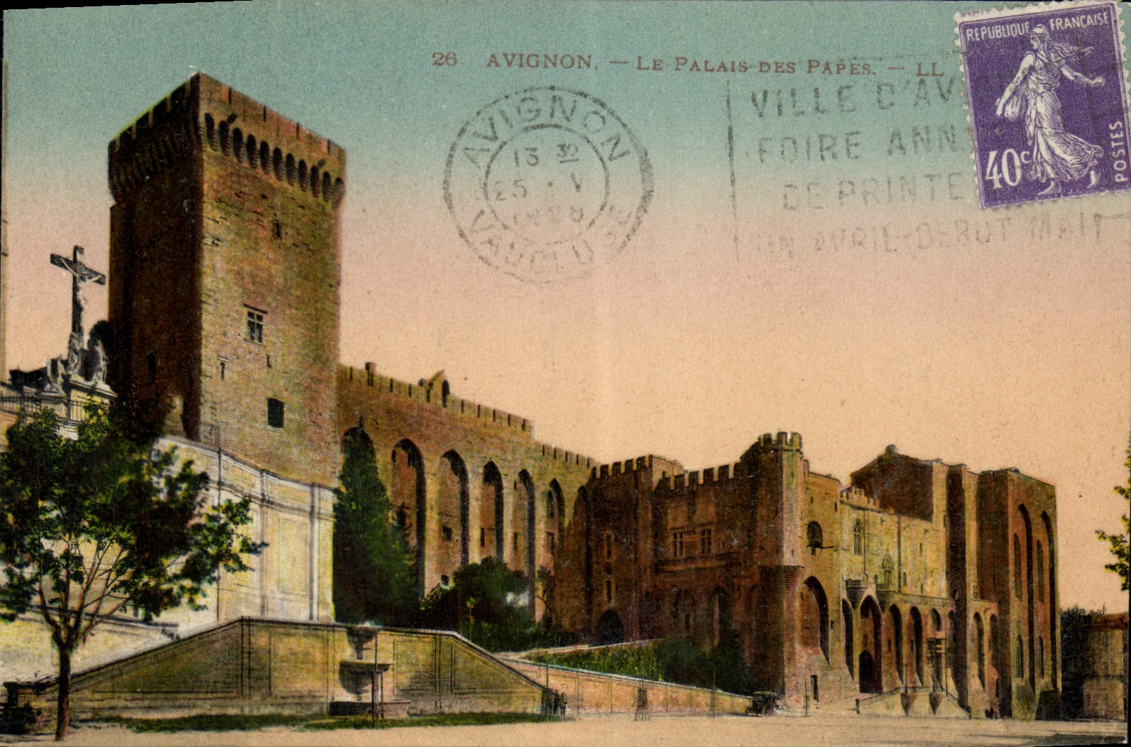 Avignon — Le Palais des Papes — LL