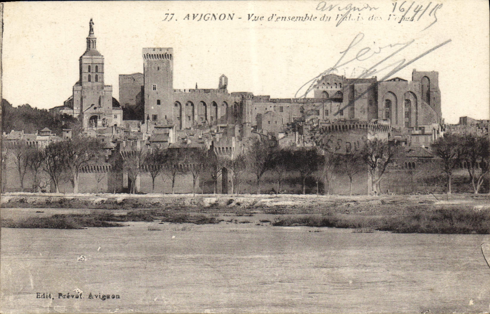CPA Avignon Vue d'ensemble du Palais des Papes