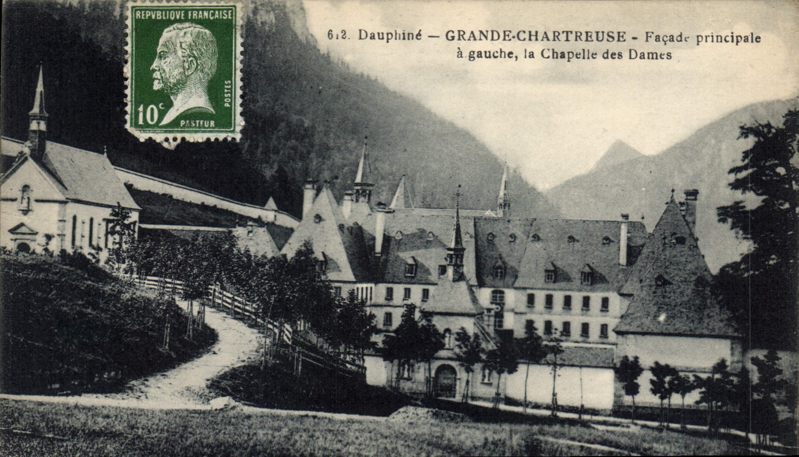 Dauphiné — Grande-Chartreuse — Façade principale, à gauche, la Chapelle des Dames