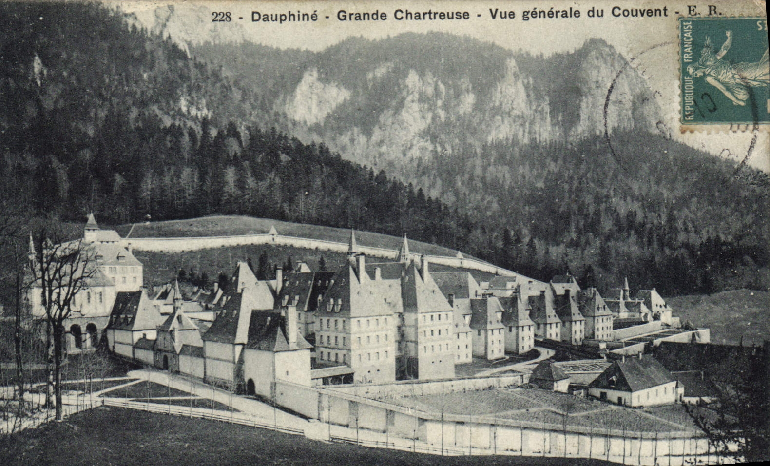 CPA Dauphine Grande Chartreuse Vue Generale du Couvent