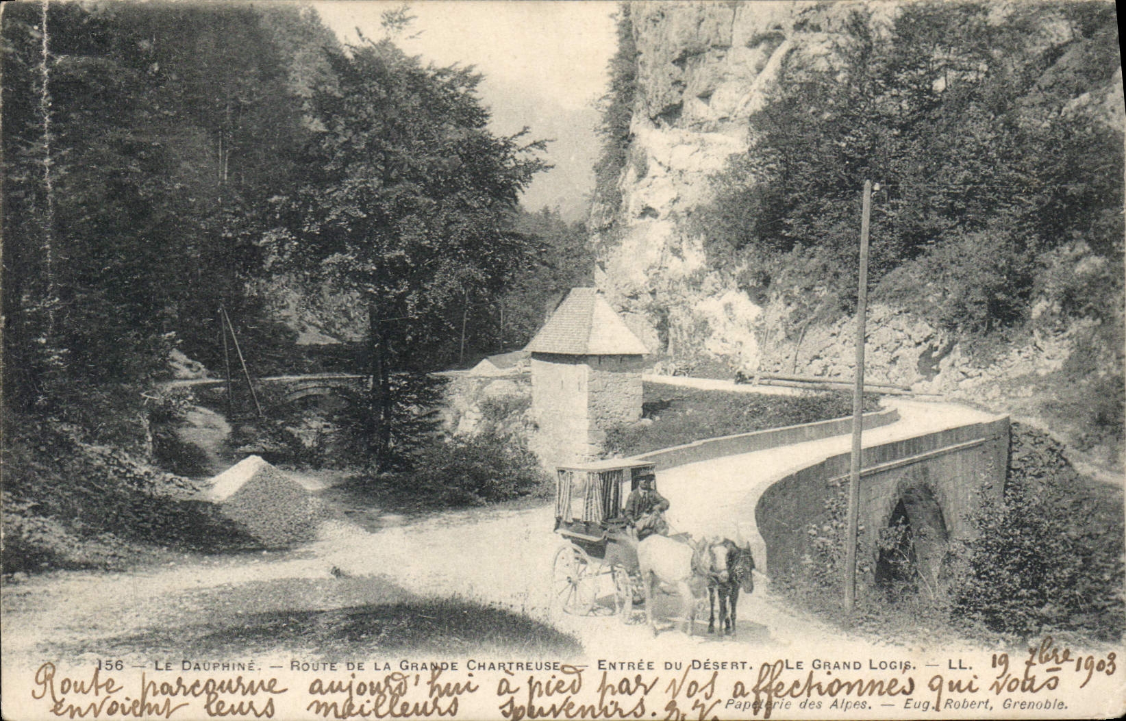 CPA Le Dauphine Route de la Grande Chartreuse Entree du Desert Le Grand Logis Attelage (animee)