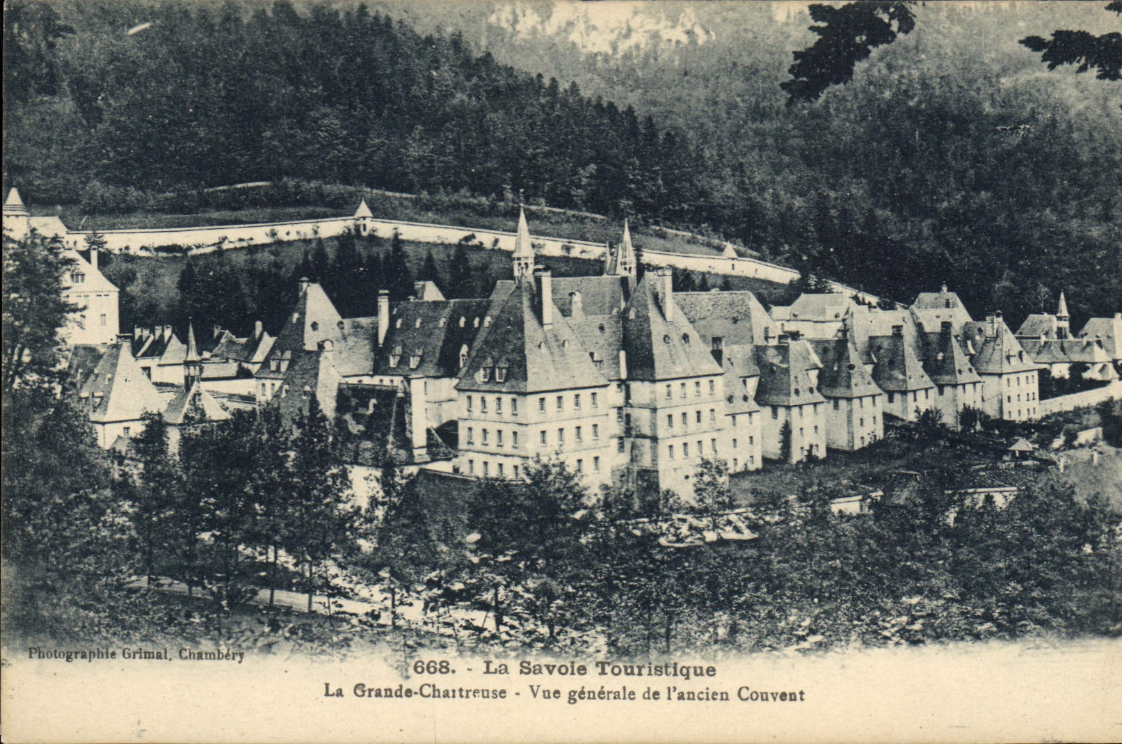 La Grande-Chaîtreuse — Vue générale de l'ancien couvent — Photographie Grimal, Chambéry, n° 668