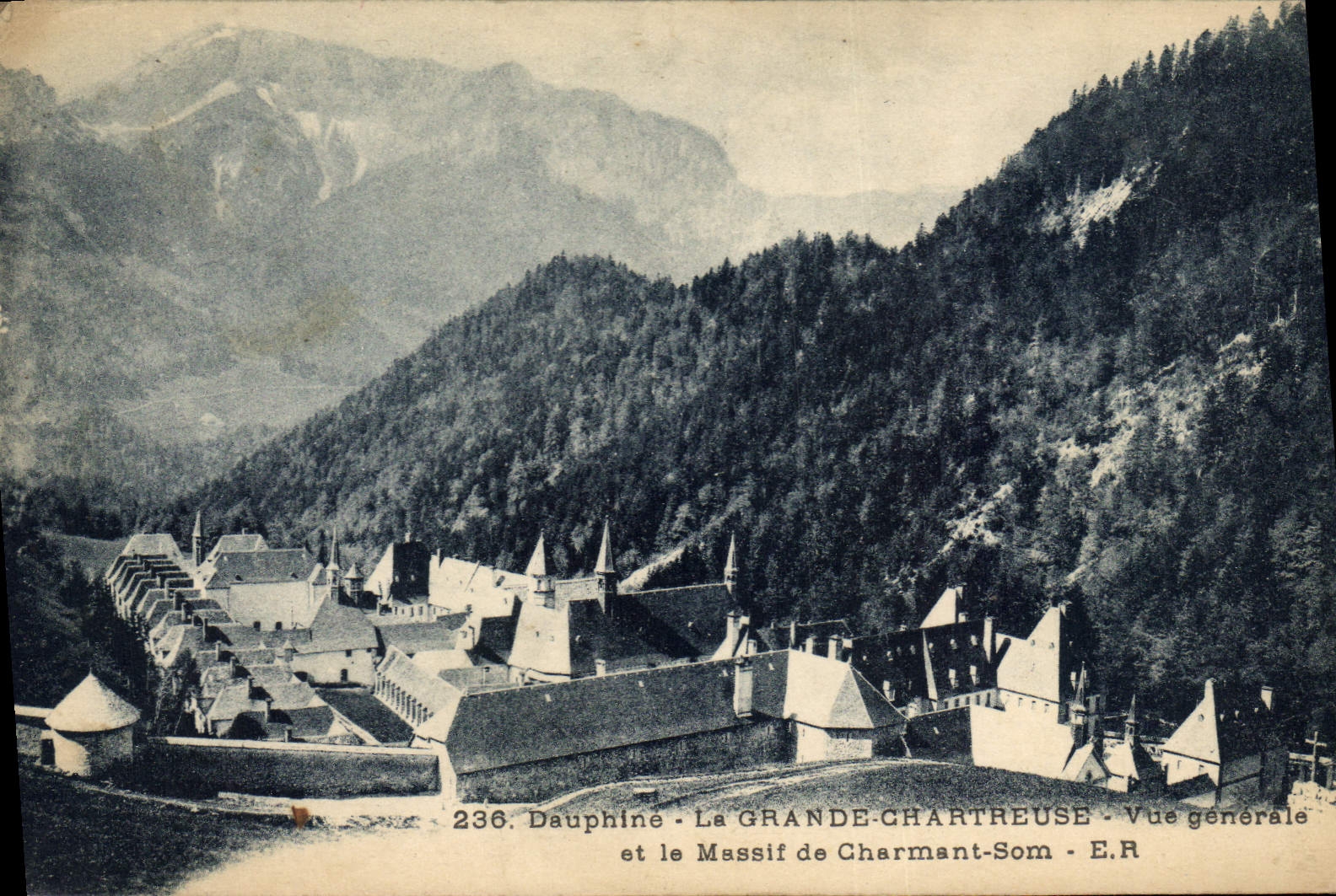 Dauphiné - La GRANDE-CHARTREUSE - Vue générale et le Massif de Charmant-Som - E.R. n°236