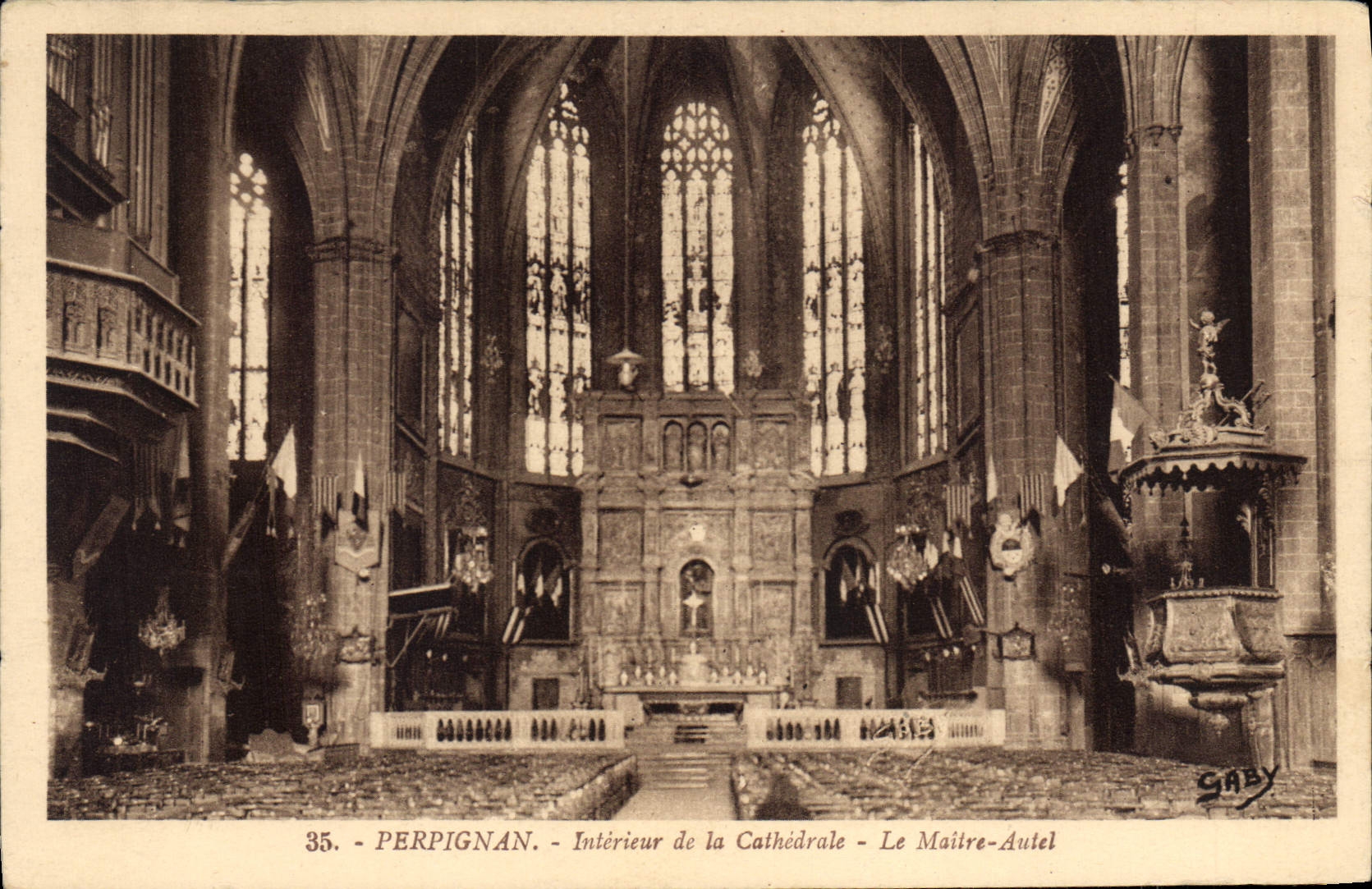 CPA Perpignan Interieur La Cathedrale Maitre Autel