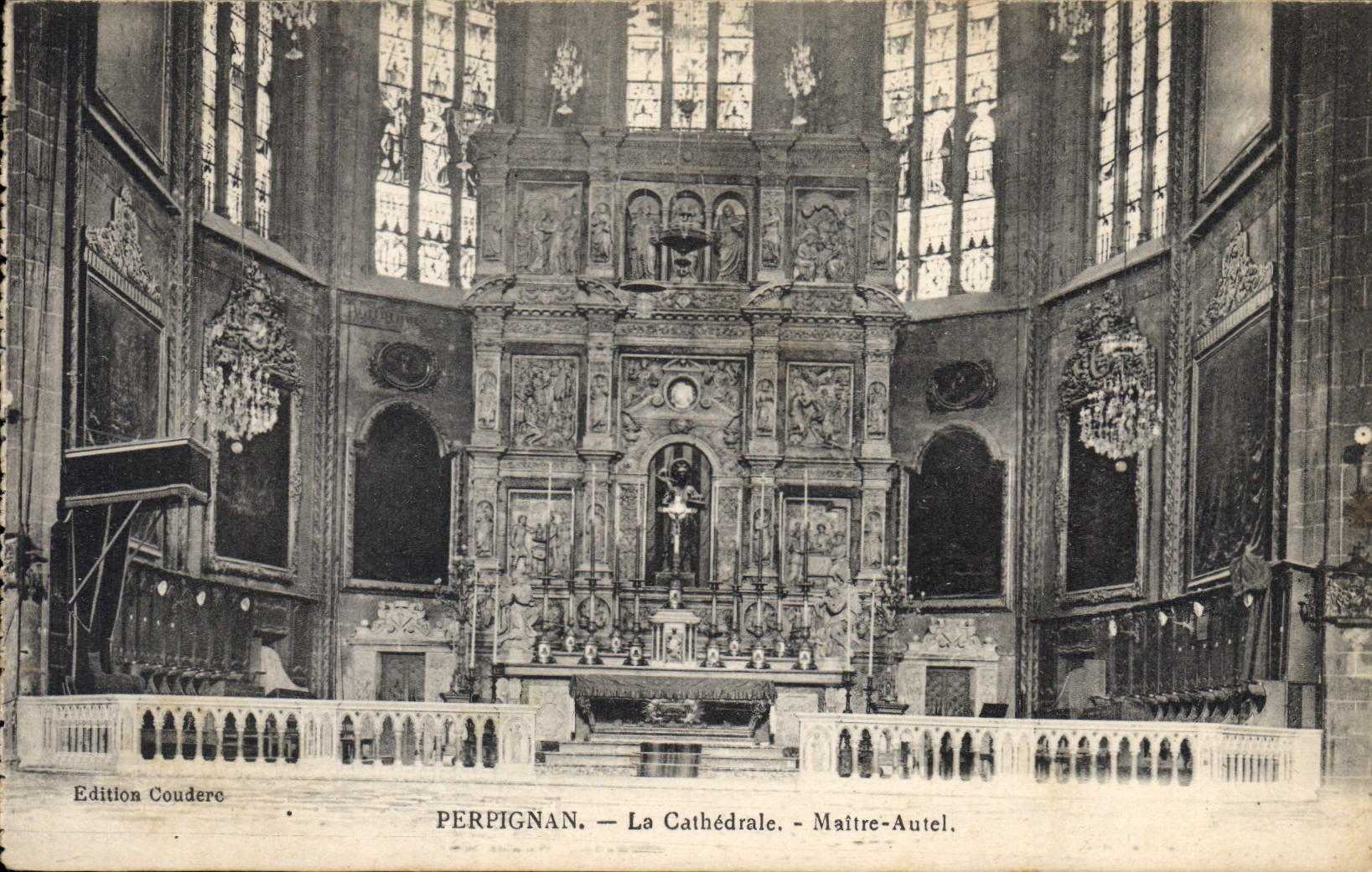 CPA Perpignan La Cathedrale Maitre Autel