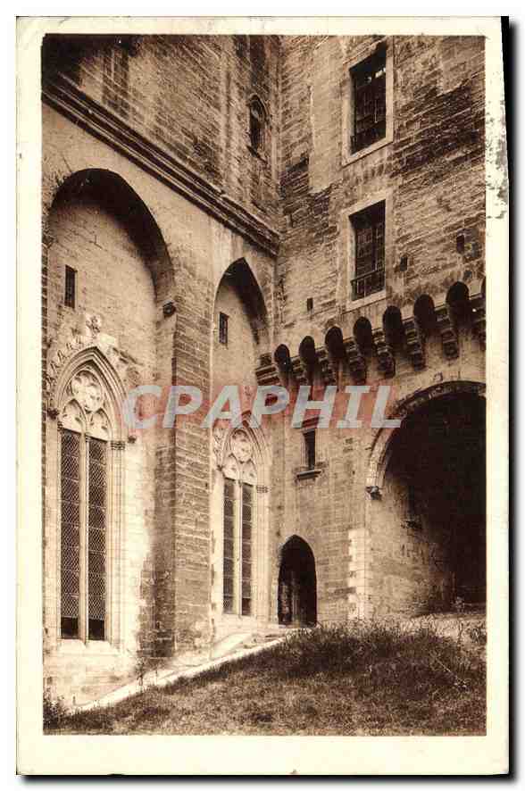 CPA Avignon Palais des Papes Un coin de la cour d'honneur