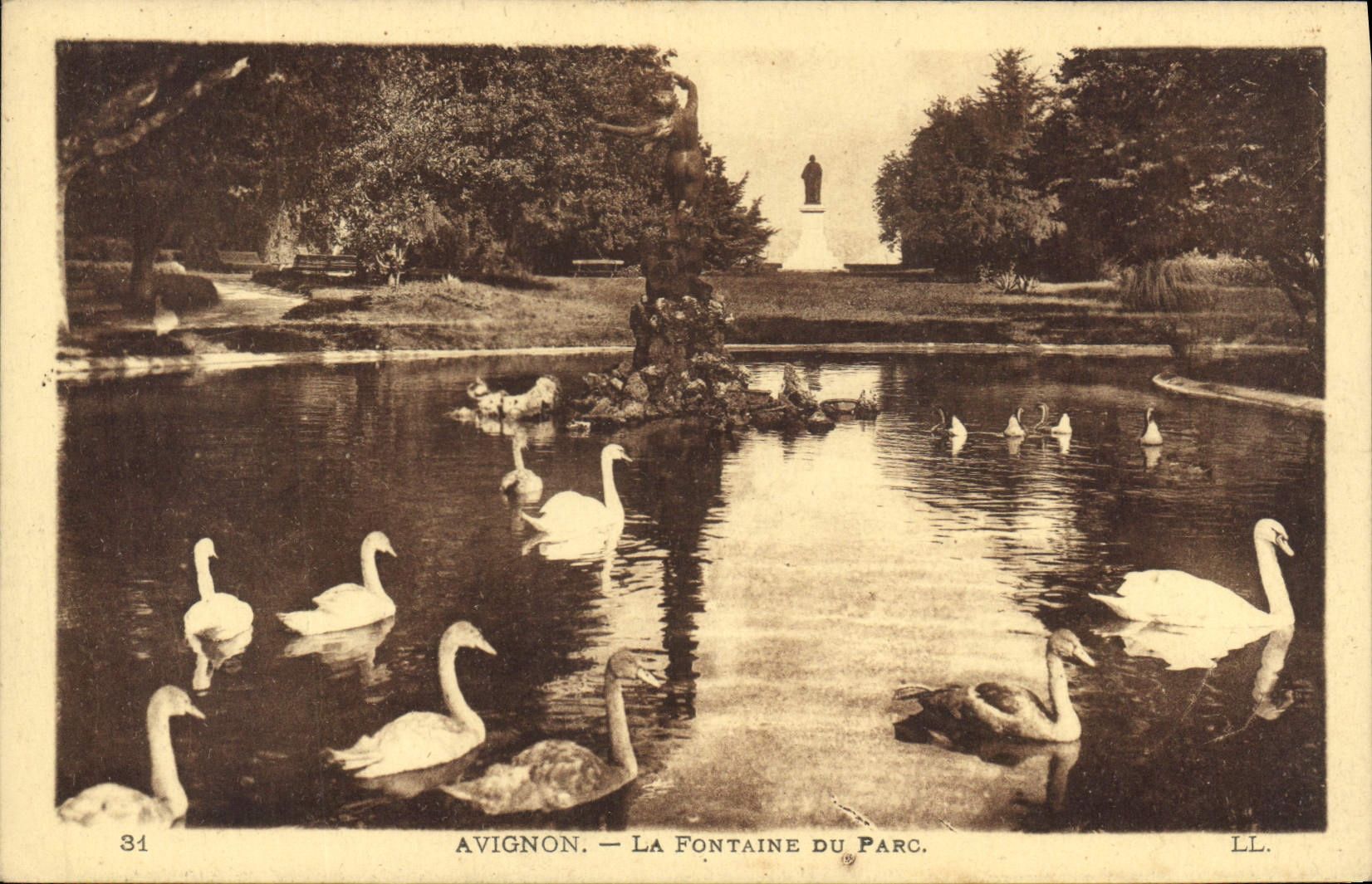 CPA Avignon La Fontaine du Parc Cygnes