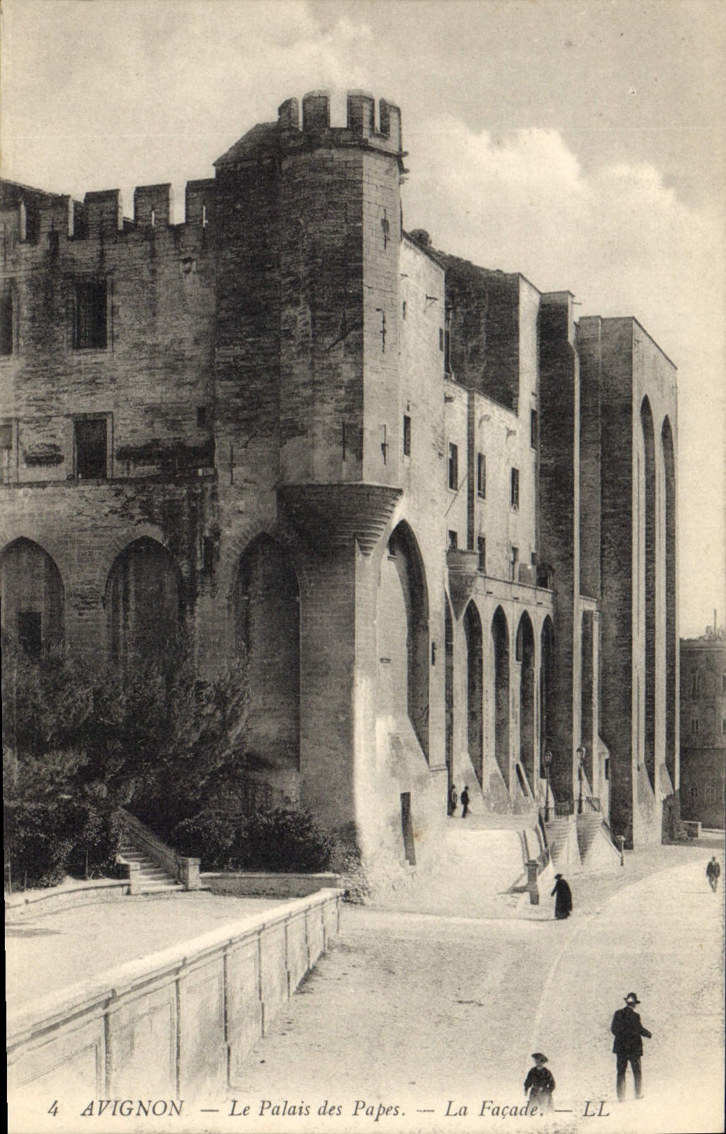 CPA Avignon Le Palais des Papes La Facade