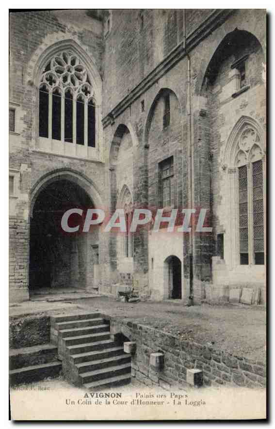 Avignon - Palais des Papes - Un Coin de la Cour d'Honneur - La Loggia