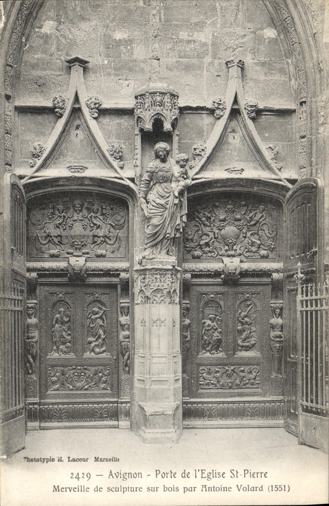 CPA Avignon Porte de l'Eglise St Pierre
