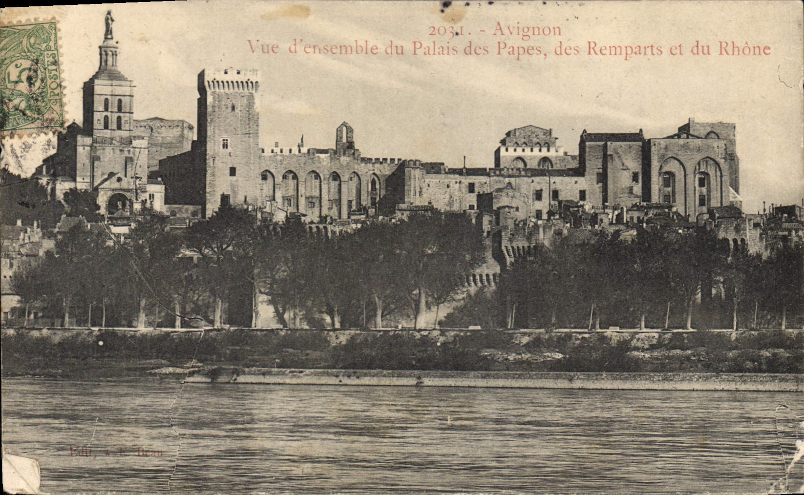 CPA Avignon Vue d'ensemble du Palais des Papes des Remparts et du Rhone