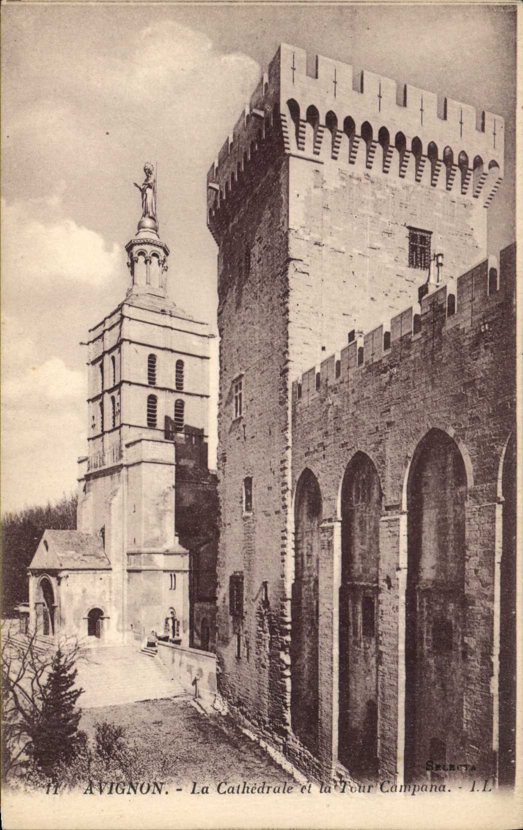 CPA Avignon La Cathedrale et la Tour Campana