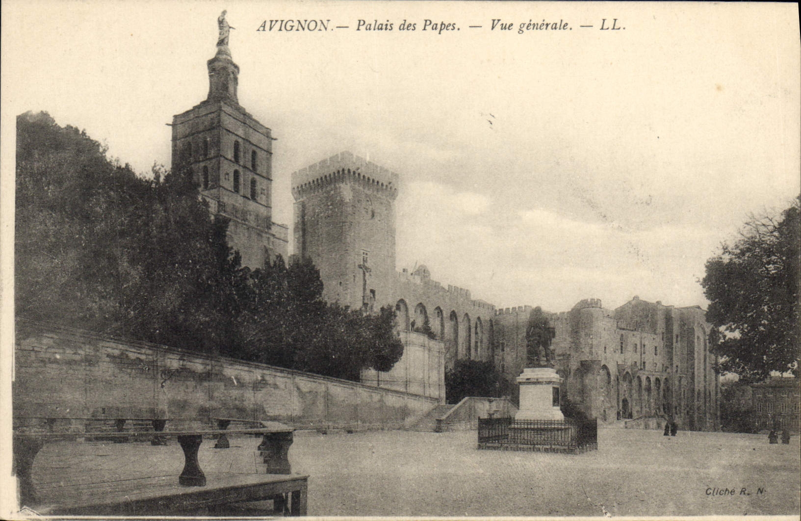 CPA Avignon Palais des Papes Vue generale