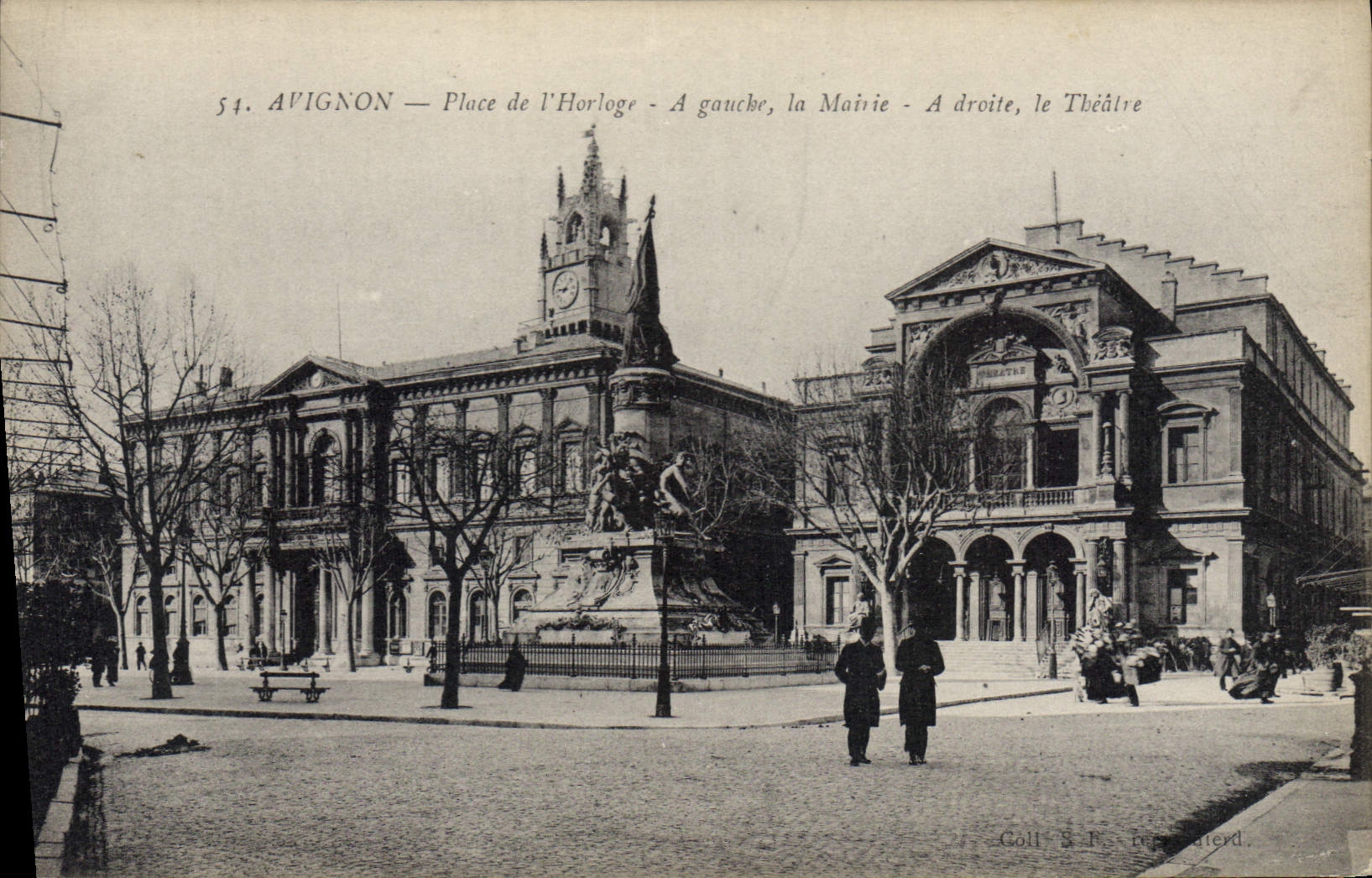 CPA Avignon Place de l'Horloge A gauche la Mairie a droite le Theatre