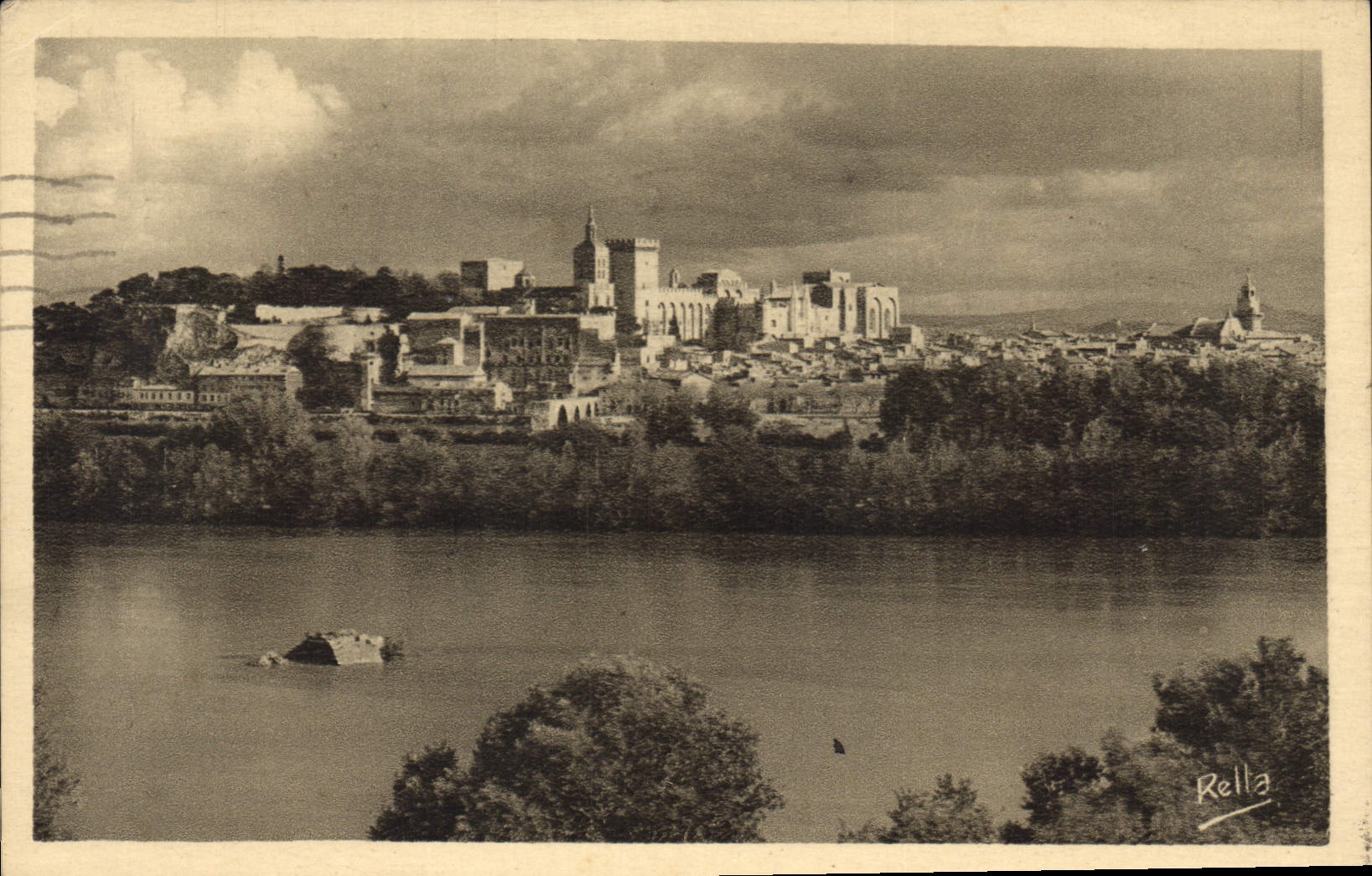 CPA Avignon Vue d'ensemble sur la ville le Palais des Papes le rocher des Doms et le pont Saint Bene