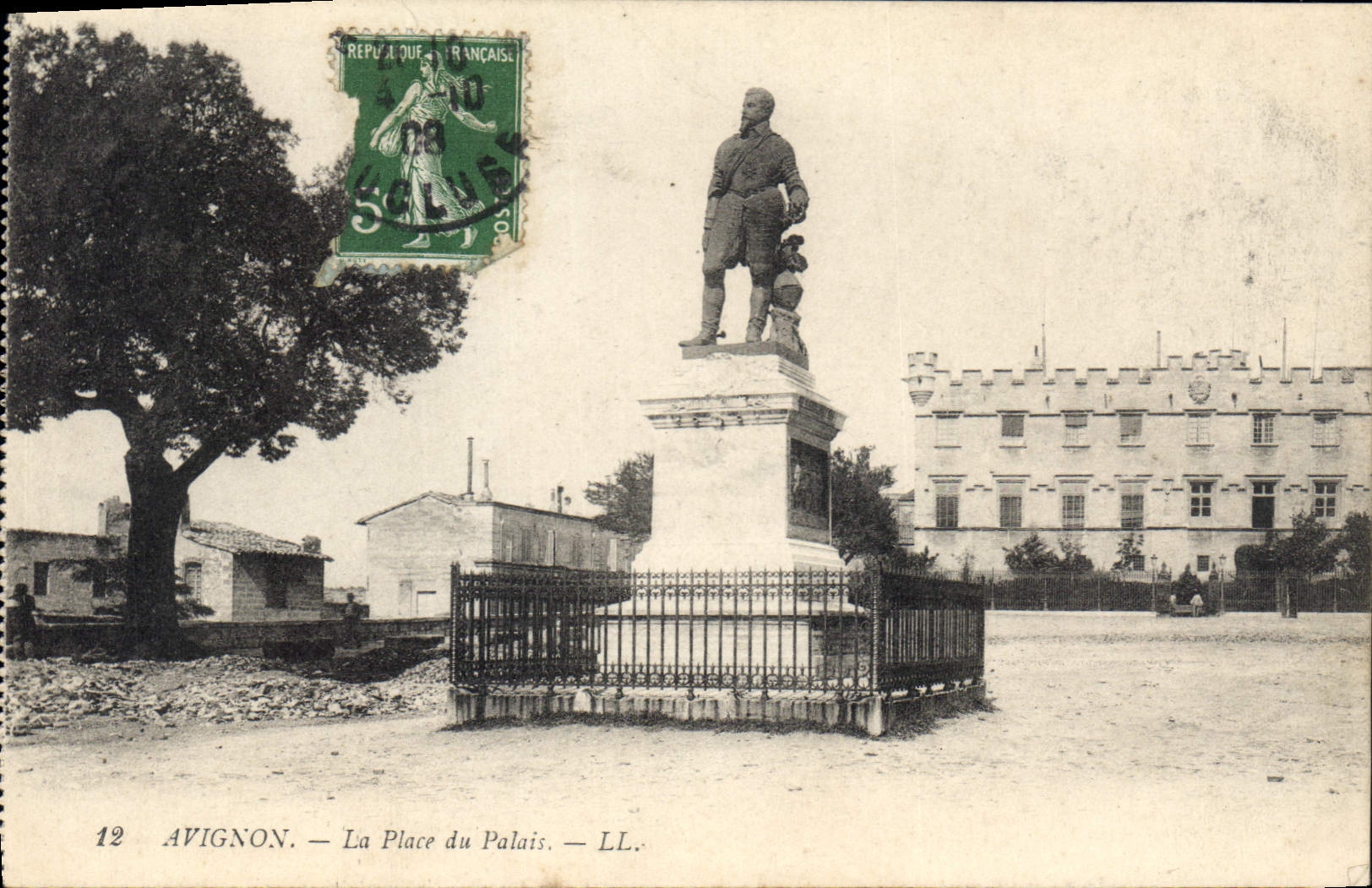 CPA Avignon La Place du Palais