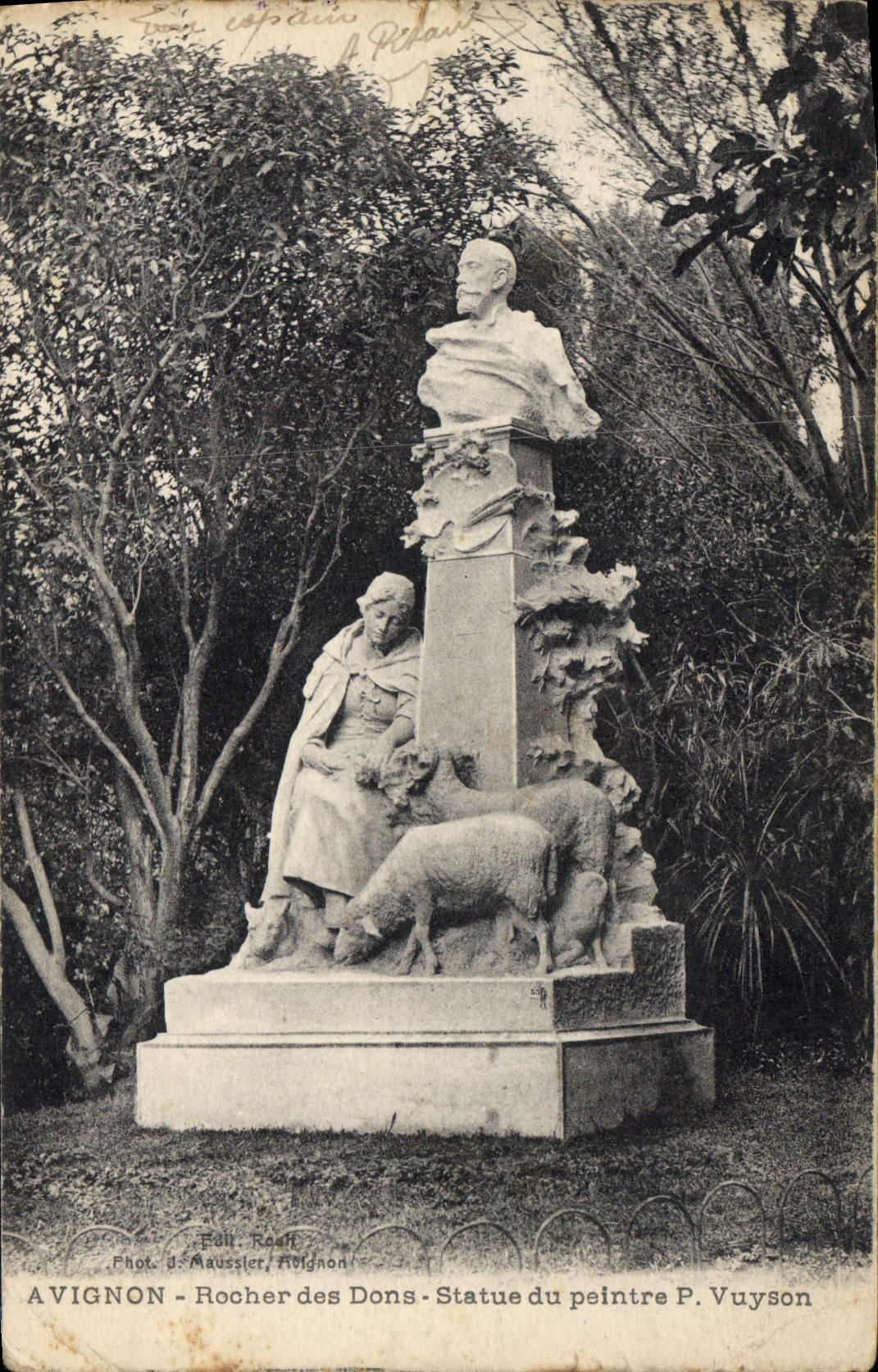 CPA Avignon Rocher des Dons Statue du peintre Vuyson