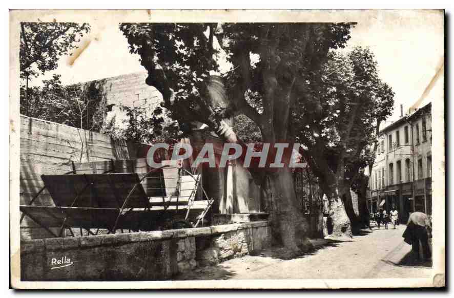 CPA Avignon La rue des Teinturiers et entree de l'ancienne Chapelle des Penitents gris