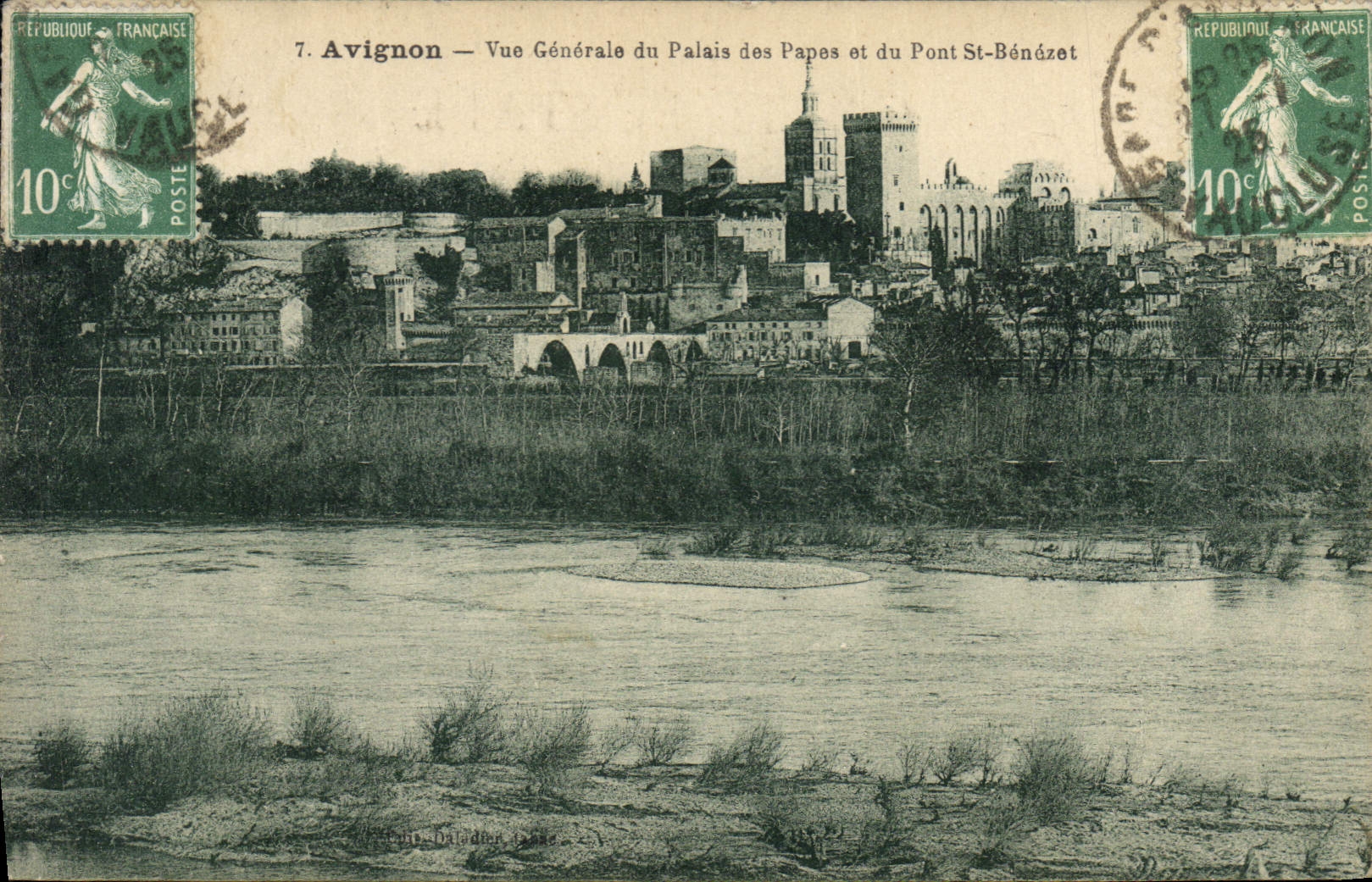 CPA Avignon Vue generale du Palais des Papes et du Pont St Benezet