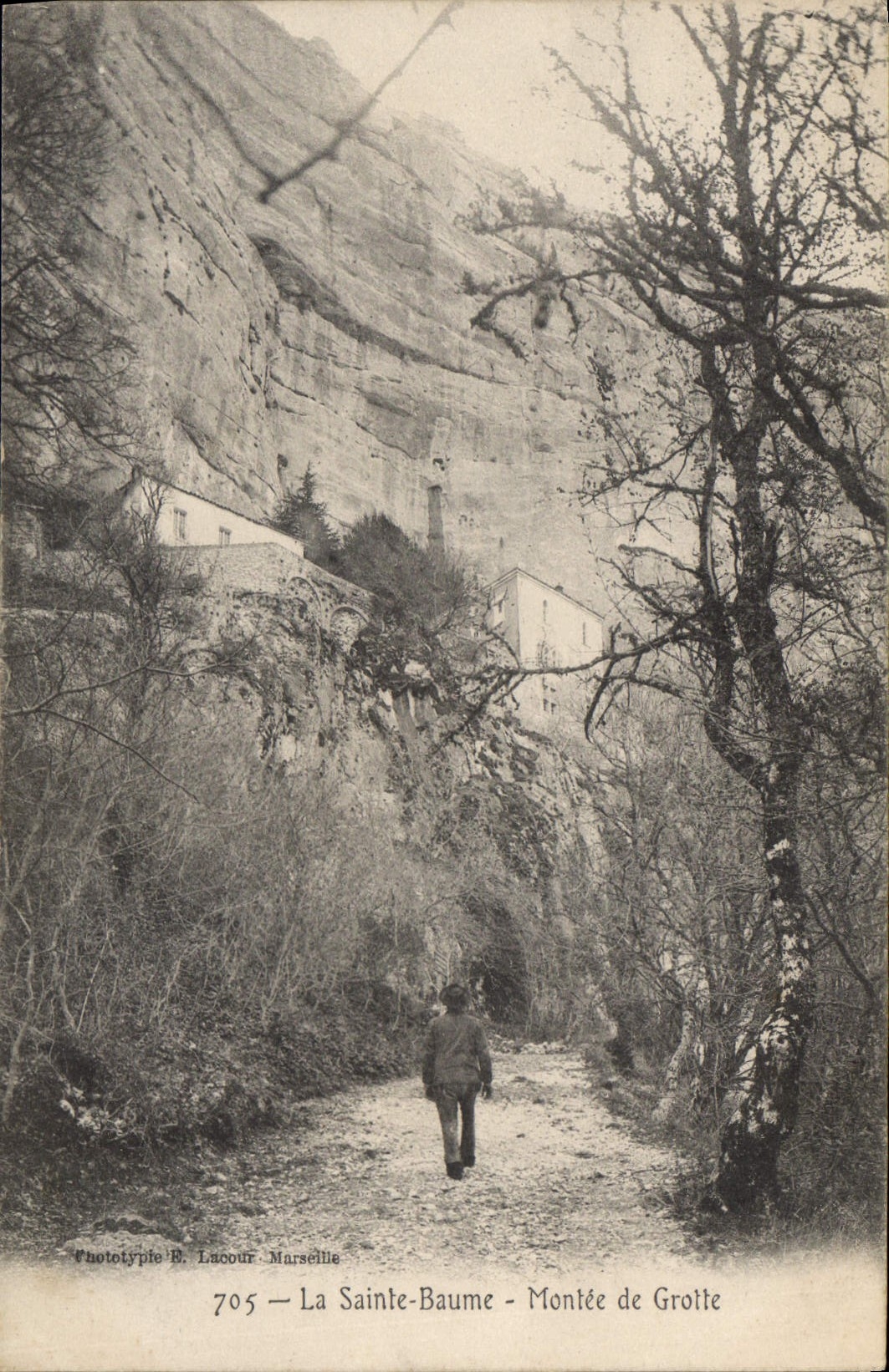 CPA La Sainte Baume Montee de Grotte