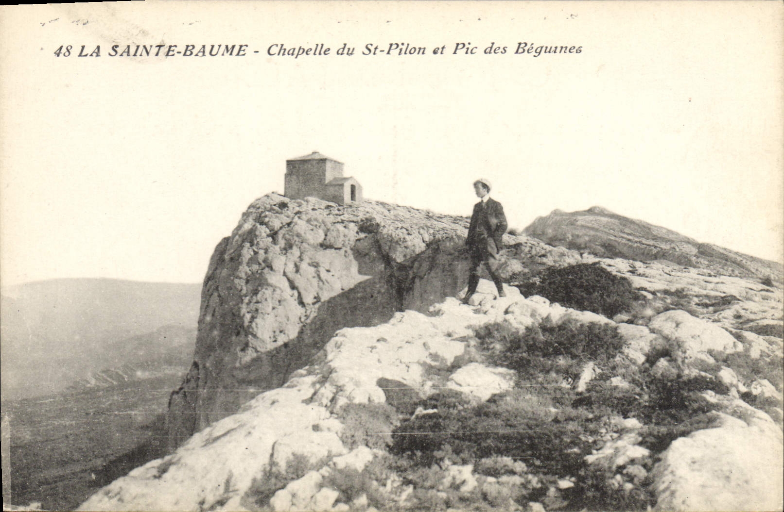 CPA La Sainte Baume Chapelle du St Pilon et Pic des Beguines