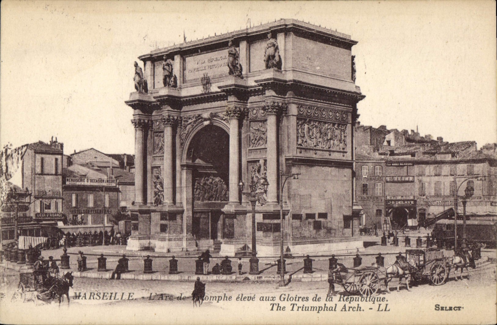 CPA Marseille L'Arc de Triomphe eleve aux Gloires de la Republique The Triumphal Arch 