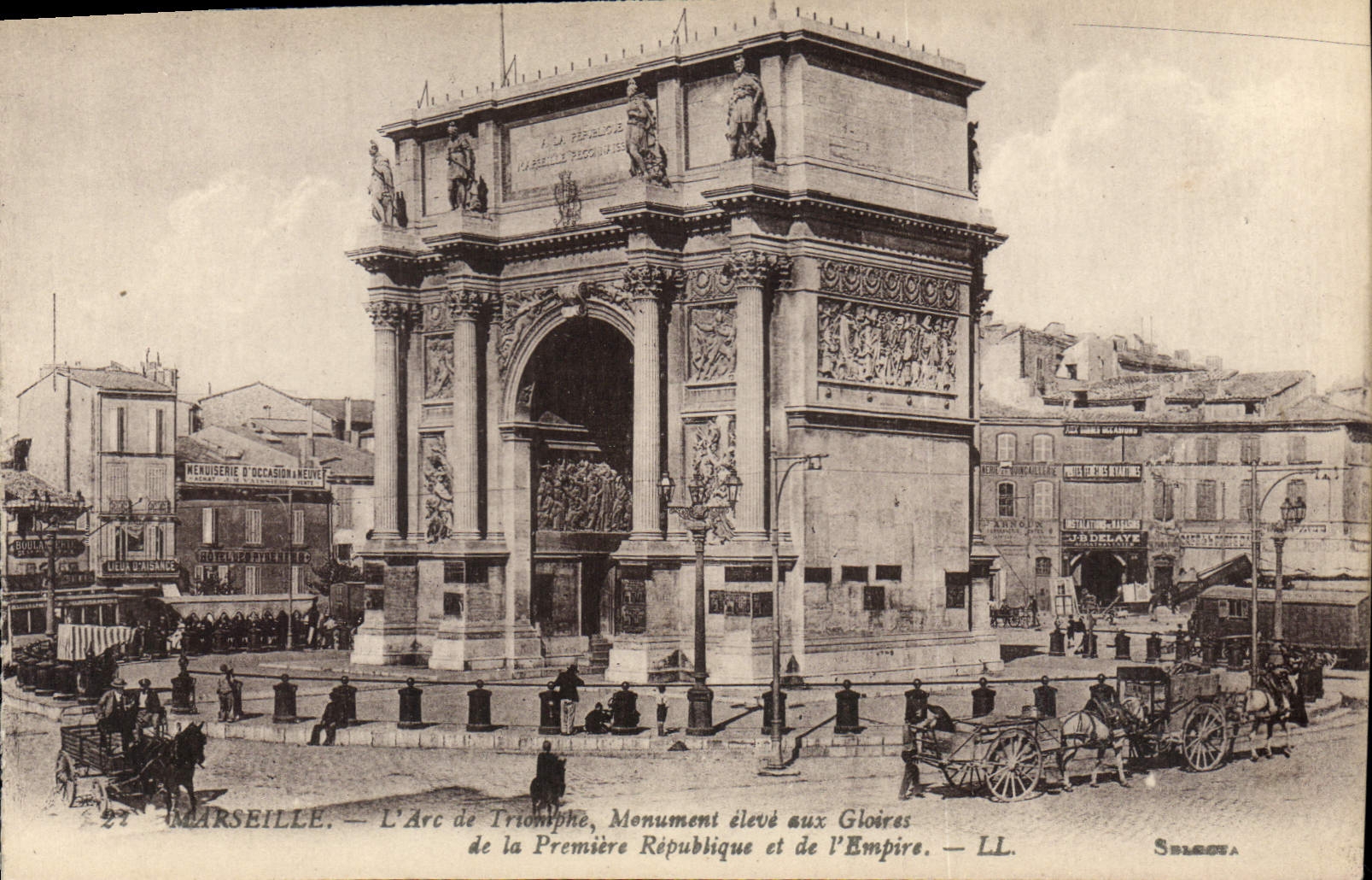 CPA Marseille L'Arc de Triomphe Monument eleve aux Gloires de la Premiere Republique et de l'Empire 
