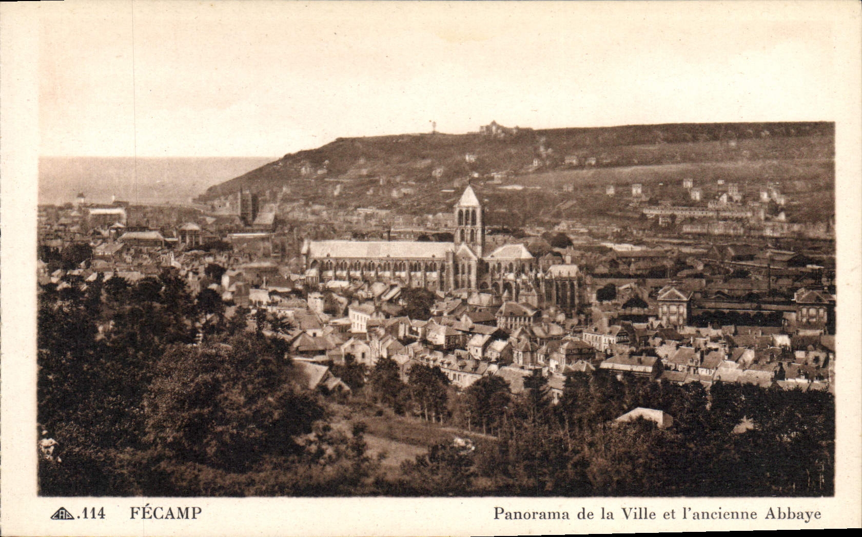 CPA Fecamp Panorama de la Ville et l'Ancienne Abbaye 