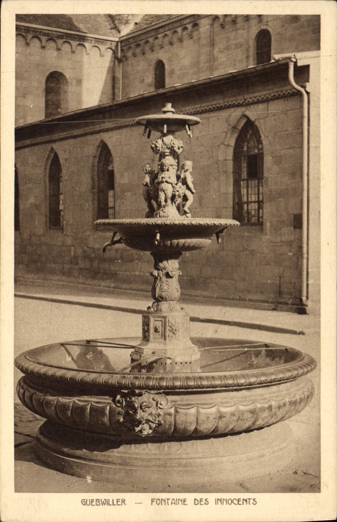 CPA Guebwiller Fontaine des Innocents 