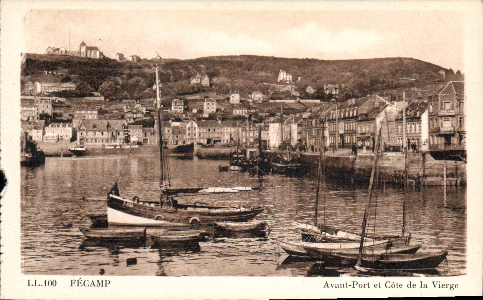 CPA Fecamp Avant Port et Cote de la Vierge 