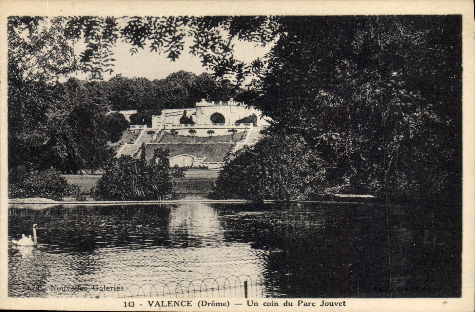 Valence (Drôme) — Un coin du Parc Jouvèt — Coll. Nouvelles Galeries n°143