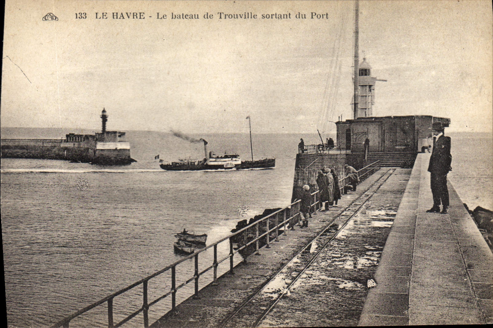 CPA Le Havre Le Bateau de Trouville Sortant du Port 