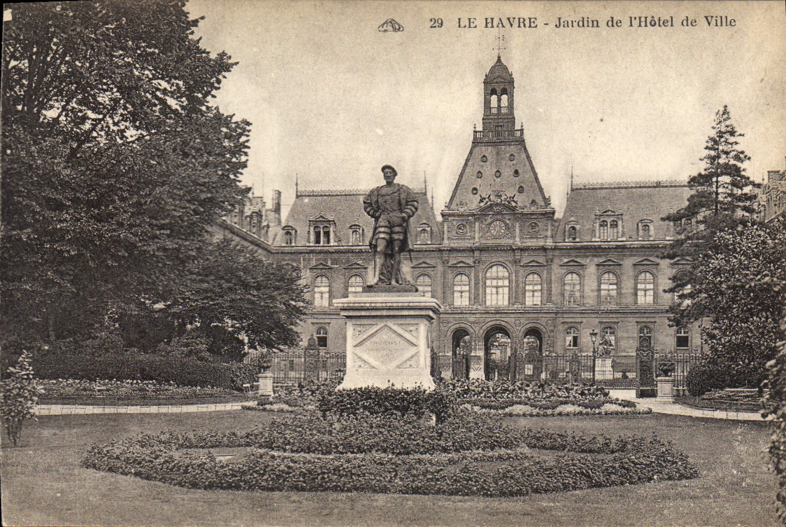 CPA Le Havre Jardin de l'Hotel de Ville 