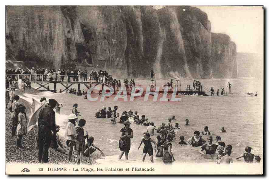 CPA Dieppe La Plage les Falaises et l'Estacade 